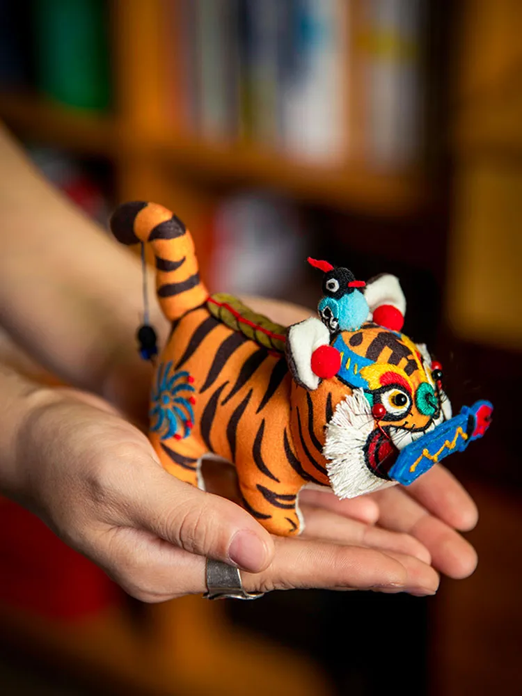 Chinese-style Embroidered Tiger Amulet DIY Embroidery Material Kit -Auspicious Tiger Sachet Pendant Christmas Gift